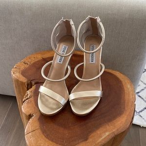 Steve Madden size 6.5 gold sandals